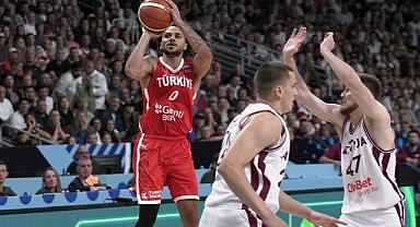 12 Dev Adam, Letonya'yı 20 sayı farkla geçti: EuroBasket'e tarihi başlangıç