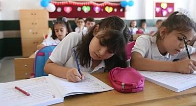 Bakan Tekin duyurdu: Birinci sınıf öğrencilerine okuma kitapları dağıtılacak