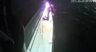 Gazze'ye yardım filosuna dronlu saldırı! Sumud filosunun ana teknesi vuruldu