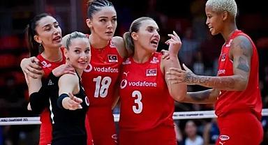 Mücadeleniz yeter! Filenin Sultanları Dünya ikincisi oldu