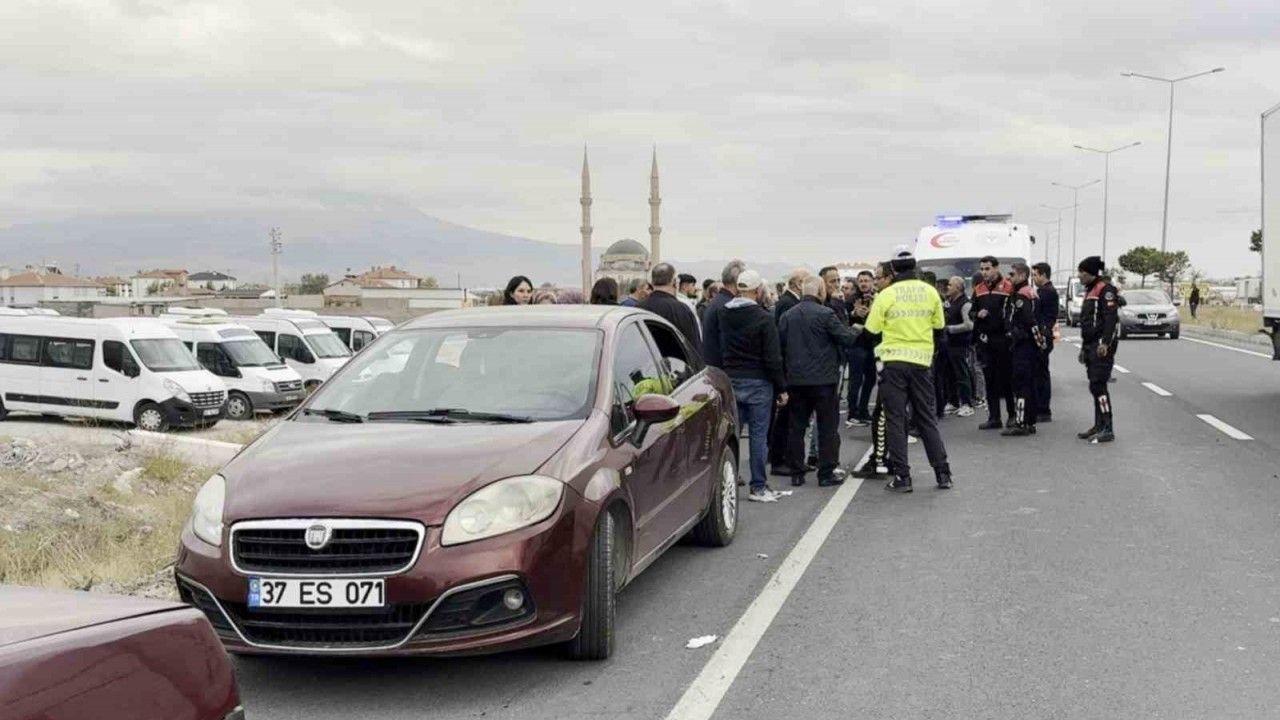 Aksaray'da polis cenazesi sırasında konvoya saldırı: 4 yaralı