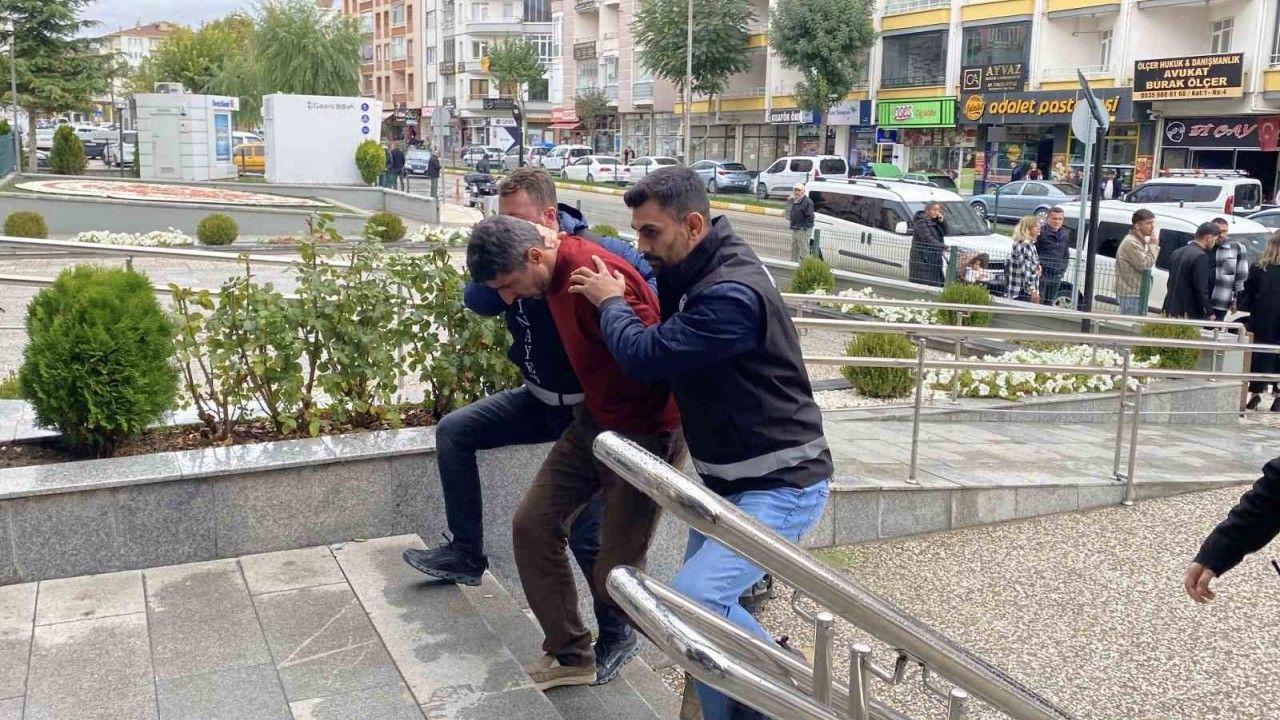 Babasını tüfekle öldüren zanlı adliyeye sevk edildi