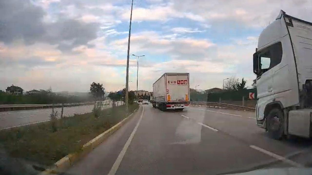 Bandırma’da tırın tehlikeli hareketleri araç kamerasına yansıdı
