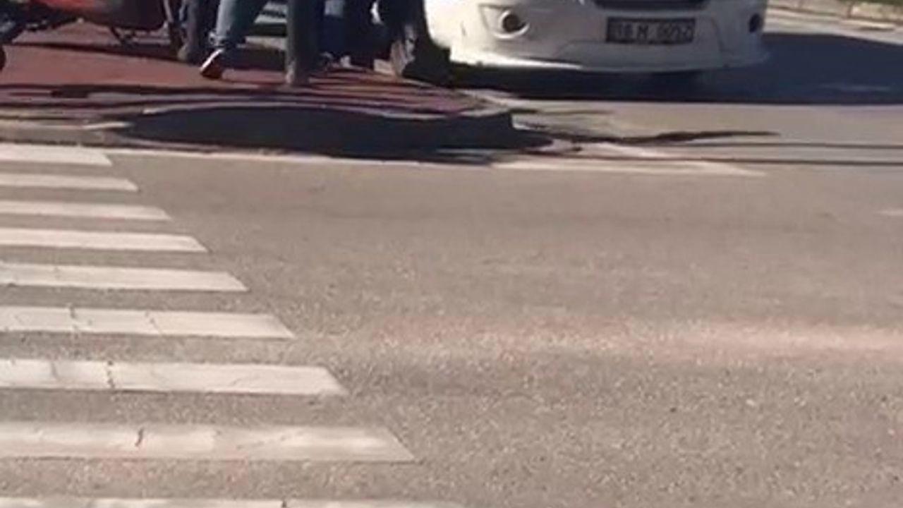 Bursa'da minibüs şoförü ile motokurye birbirine girdi