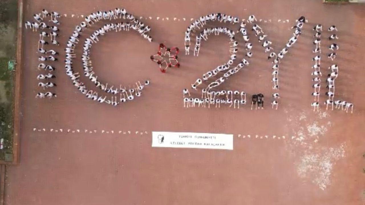 Bursa'da öğrenciler Cumhuriyetin 102.yılını çizdi