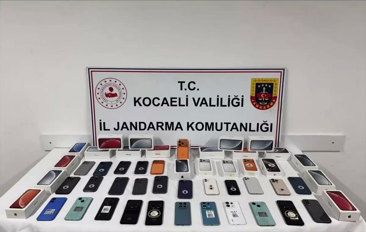 Dilovası'nda 50 Kaçak Cep Telefonu Ele Geçirildi