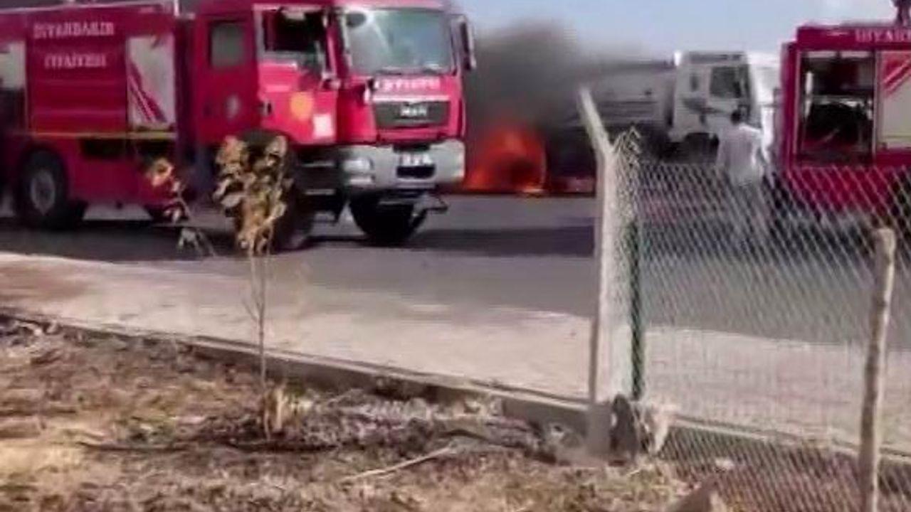 Diyarbakır’da seyir halindeki kamyon alev aldı