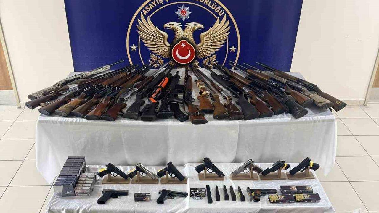 Düzce’de toplumsal medya üzerinden silah teşhiri yapan şahıslara yönelik operasyon: 24 gözaltı