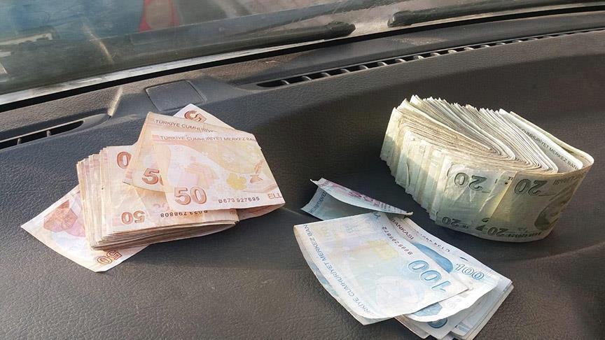Yıkamaya verilen yorganın içinden para çıktı