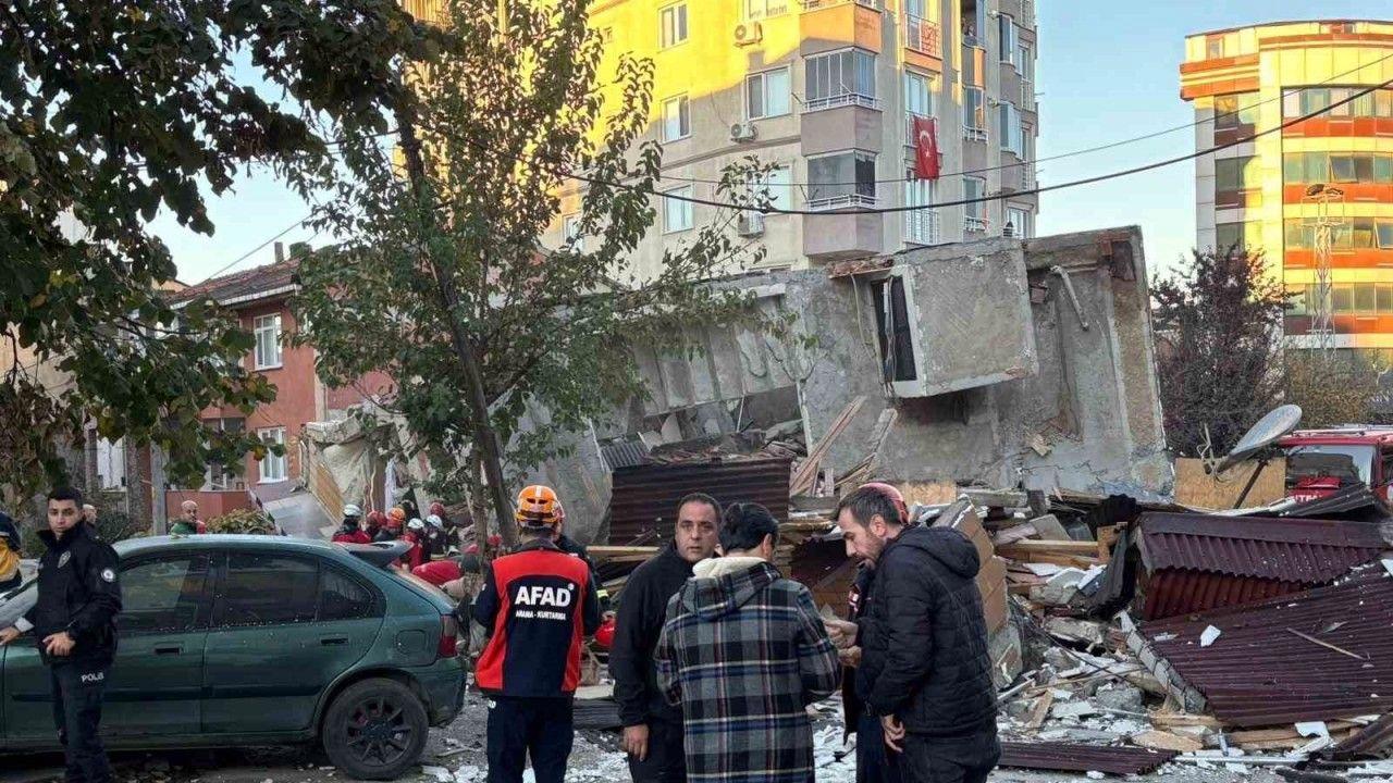 Enkaz altında 7 kişinin olduğu tahmin ediliyor