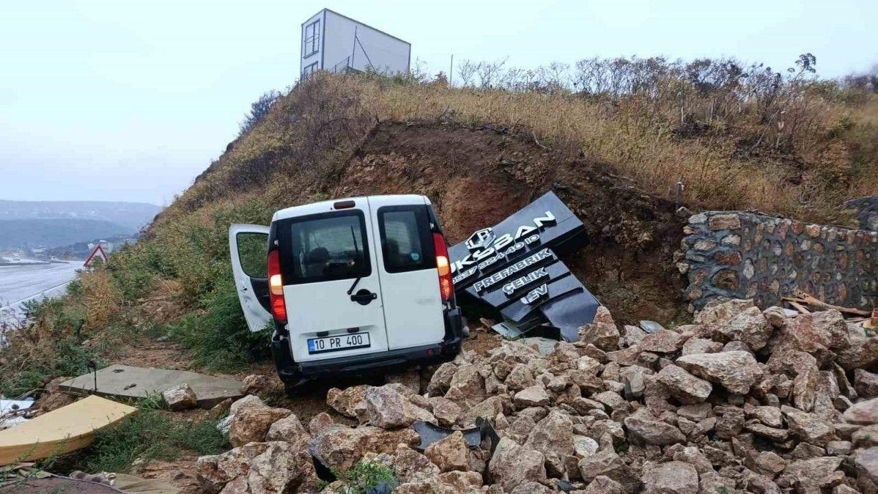 Erdek’te kaygan yolda ticari araç duvara çarptı, şoför yaralandı
