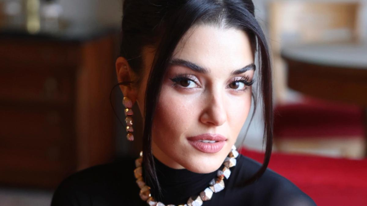Hande Erçel'in İngilizce konuşması beğenilmedi