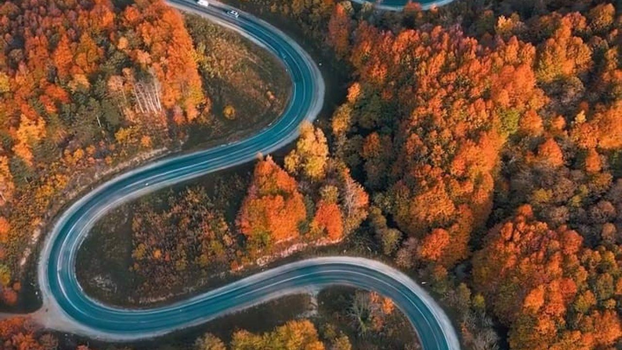İnegöl-Domaniç yolu sonbaharda renk cümbüşüne büründü