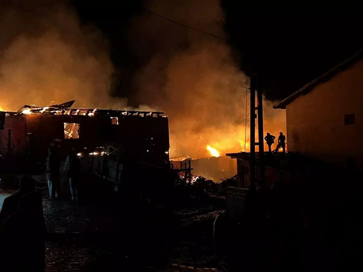 İskilip'te Yangın: 3 Konut Kül Oldu