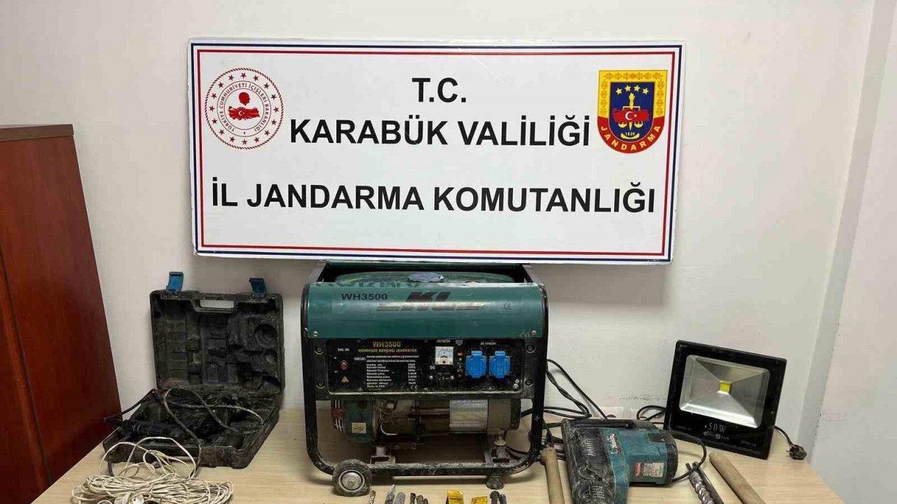 Karabük’te kaçak hafriyat yapan 4 kişi suçüstü yakalandı