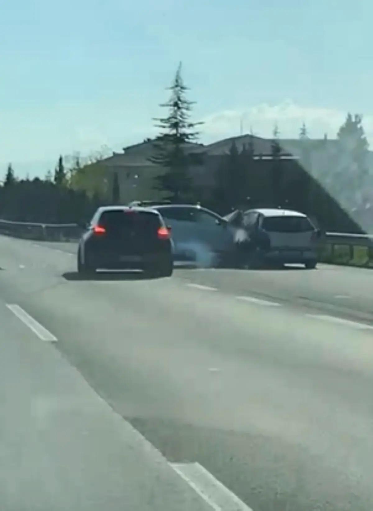 Kocaeli'de Bebekli Araca Kazalı Sıkıştırma