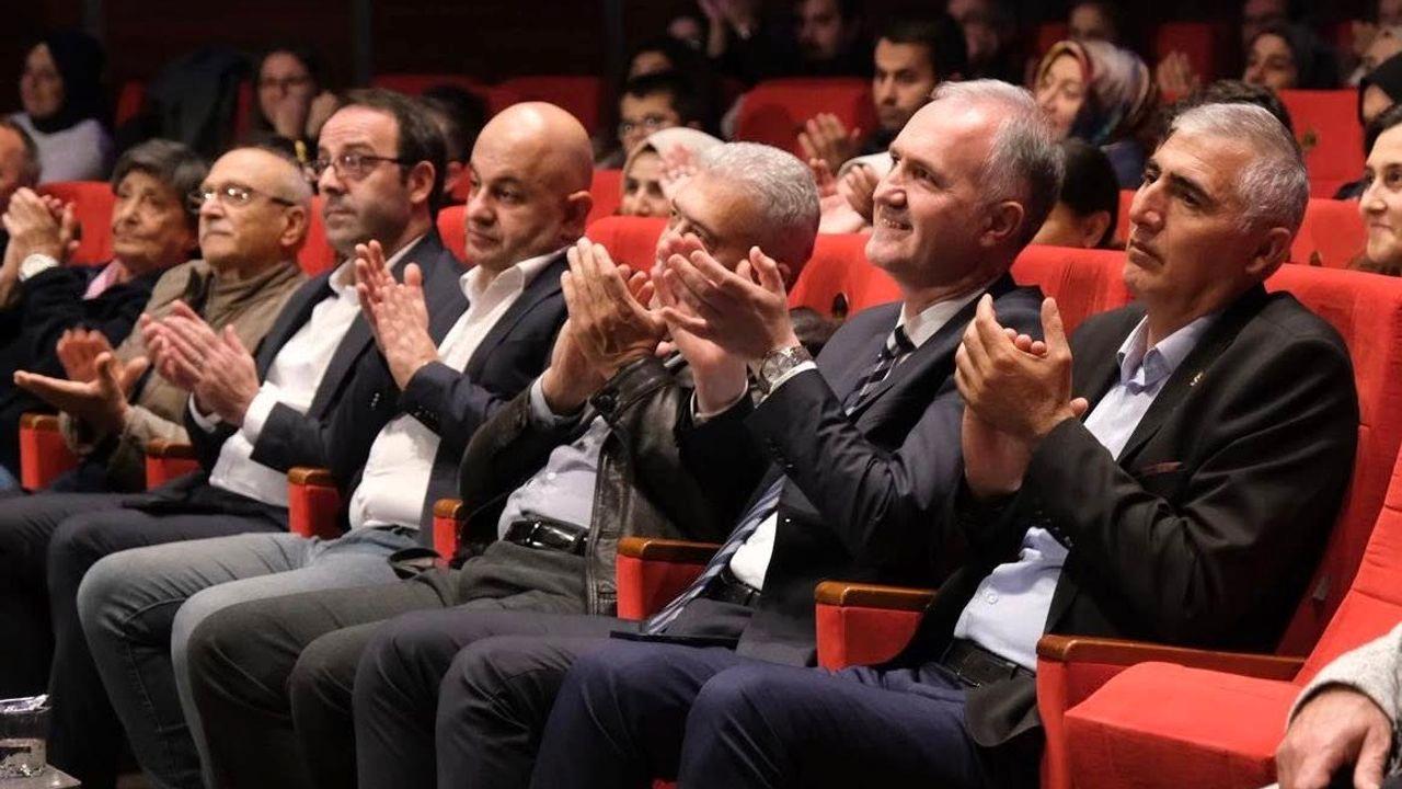 Komşu Köyün Delisi tiyatro oyunu biletleri ücretsiz satışa çıkıyor