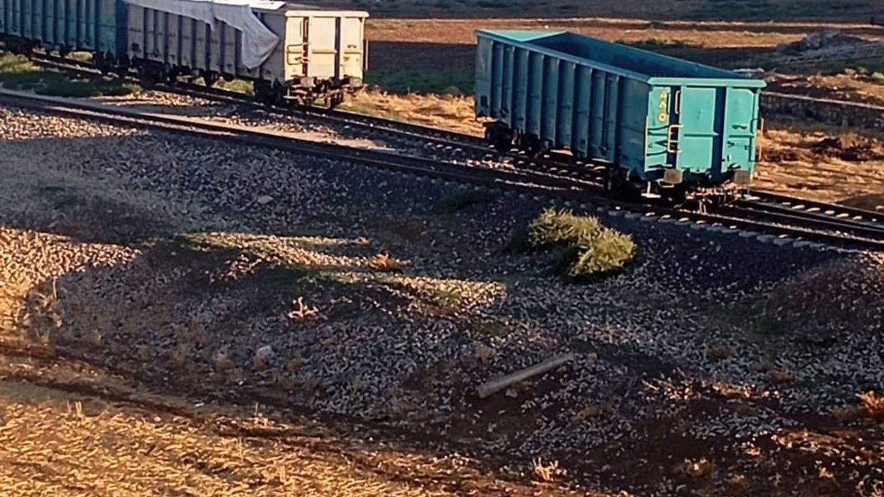 Kurtalan’da tren vagonu raydan çıktı