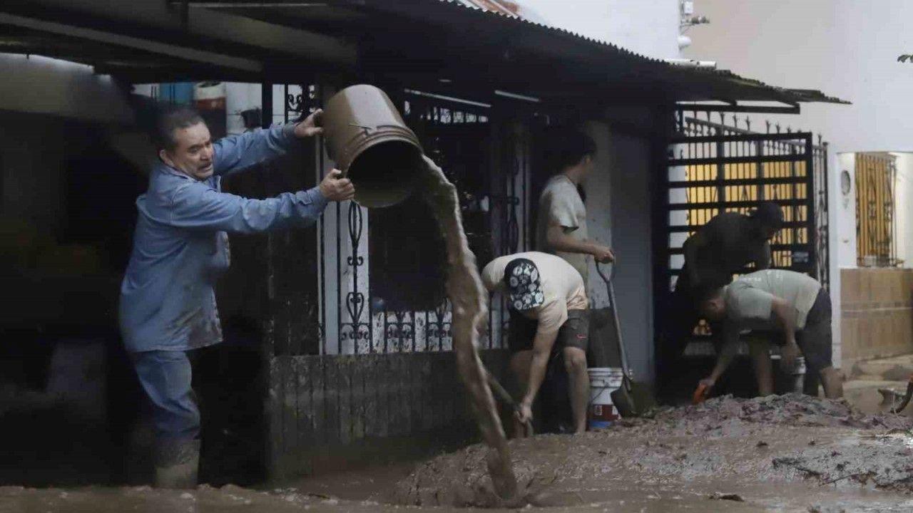 Meksika’daki sel felaketinde meyyit sayısı 64’e yükseldi, 65 kişi ise kayıp