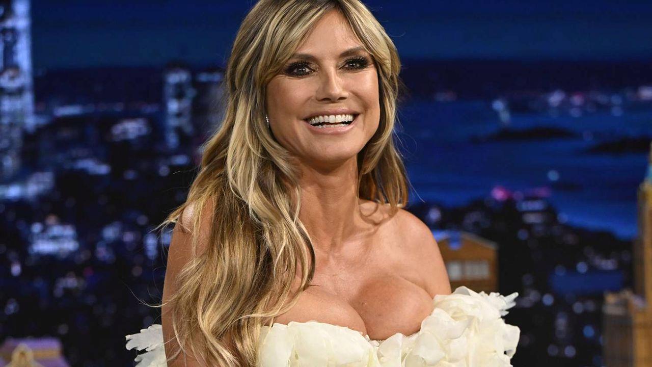 Model Heidi Klum kıllarını gösterdi!