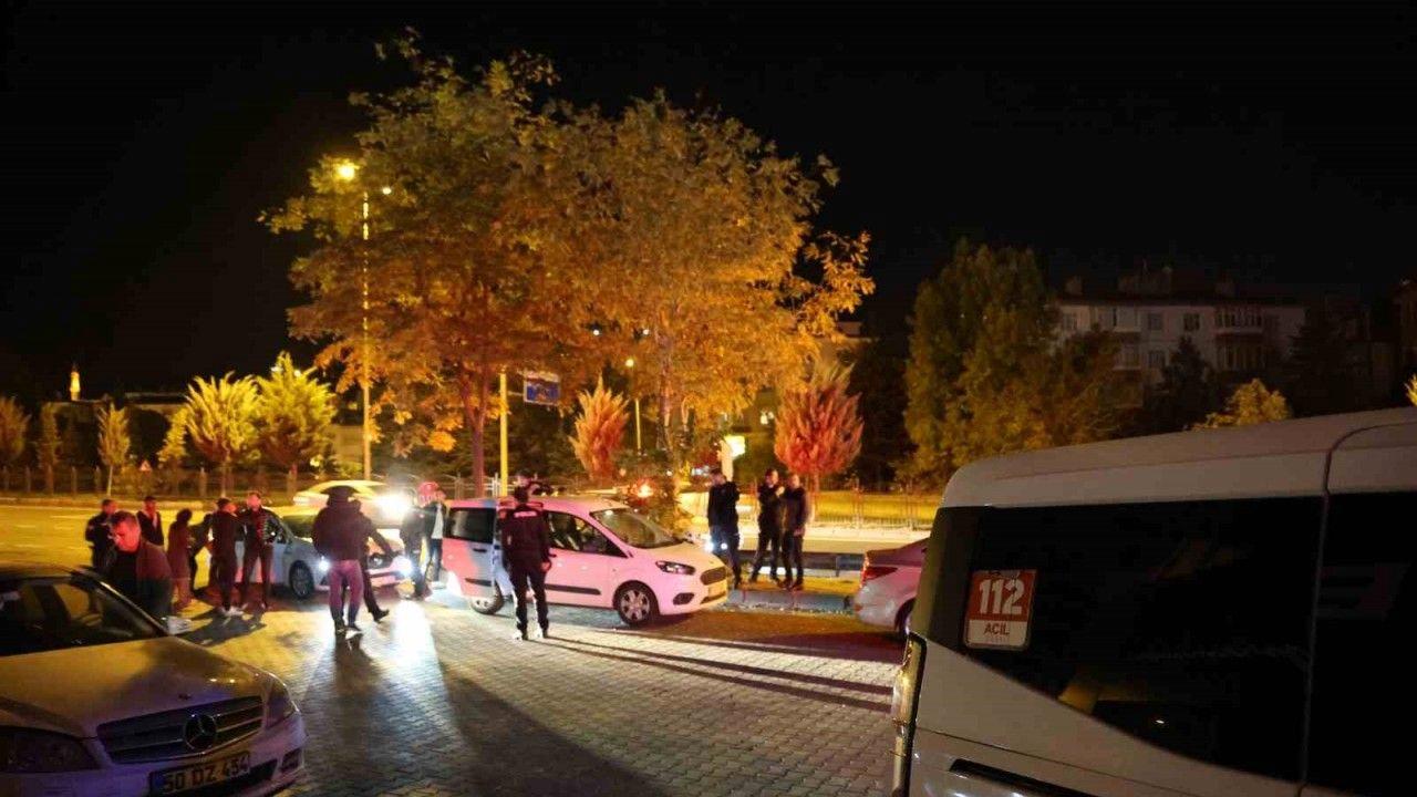 Seyir halindeki kamyonetin kasasından düştü