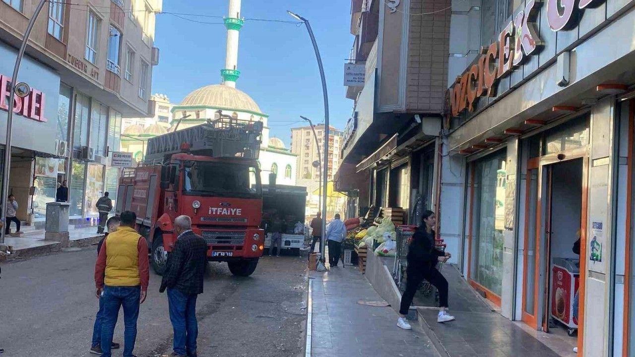 Siirt’te bir binadaki dairede çıkan yangında 7 kişi dumandan etkilendi