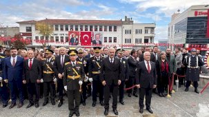 102.Yılında Cumhuriyet Bayramı coşkusu Bursa’da çelenk sunumuyla başladı