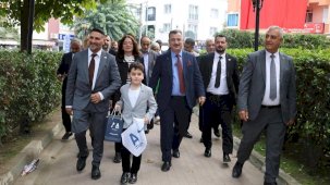 A Parti'den 'Kapı Kapı Anahtar' ile Gürsu'ya 300 kişilik çıkartma!