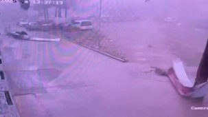 Adana’da hortum okulun çatısını uçurdu, o anlar güvenlik kamerasına yansıdı