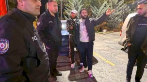 Aksaray’da açıkta alkol alan 2 şahsa kabahatler kanunundan ceza kesildi