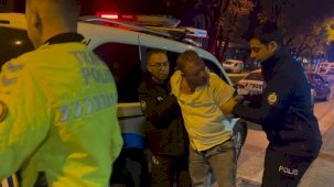 Alkollü sürücü, alkolden ayakta duramadı ortalığı ayağa kaldırdı