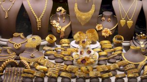 Altın fiyatları Fed’in faiz kararı ve Trump-Şi Cinping görüşmesi öncesi dalgalı seyir izliyor