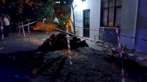 Antalya'da İnşaat Hafriyatı Sonucu Oluşan Toprak Kayması Riski Nedeniyle Bina Tahliye Edildi