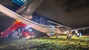 Azerbaycan Hava Yolları’na ait uçak, teknik arıza nedeniyle zorunlu iniş yaptı