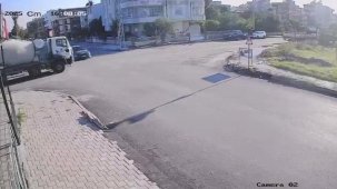 Beton mikseriyle arabanın çarpıştığı kaza kamerada