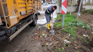Bodrum’da aynı gün iki manzara: Bir yanda taşkın, diğer yanda deniz keyfi