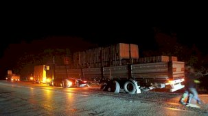 Burdur’da araba ile tır çarpıştı: 1 meyyit, 2 yaralı