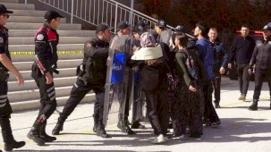 Burdur’da sarsıntı tatbikatında öğrencilerin oyunculuğu gerçeği aratmadı