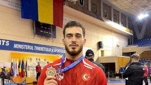 Bursa Büyükşehir Belediyesporlu güreşçi Balkan şampiyonu oldu