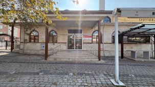 Bursa'da gece saatlerinde kilitlenen cami vatandaşları ikiye böldü!