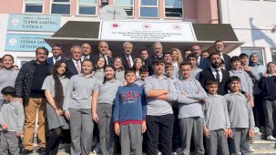 Bursa'da köy okulu çocuklarının bilgisayar sevinci