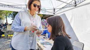 Bursa'da mobil ekipler vatandaşları sigara bırakmaya teşvik ediyor