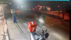 Bursa'da motosikletin çarptığı adamın yanından böyle geçtiler...