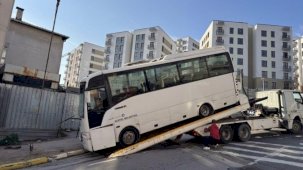 Bursa'dan yola çıkan midibüs kaza yaptı
