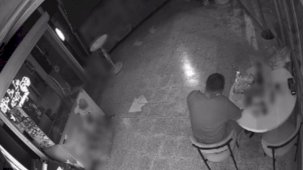 Camını kırıp girdiği markette çilingir sofrasını kurup 1 saat alem yaptı