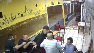 Çay ocağında otururken silahlı saldırıya uğradı: O anlar kamerada