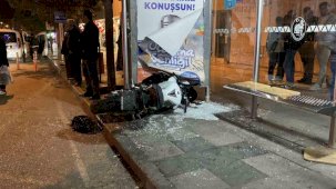 Çorum’da otomobille çarpışan motosiklet otobüs durağına daldı: 1 yaralı