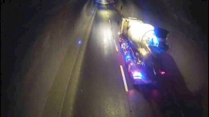 Cumhurbaşkanı Erdoğan’ın Rize’de konvoyunun geçeceği tünelde trafik polisleri mümkün kazayı önledi