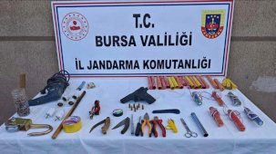 Definecilerin zulasından cephanelik çıktı