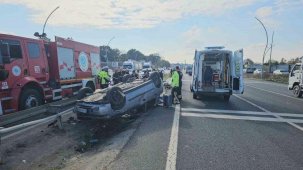 Denetimden çıkan araba takla attı